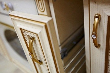 Мебельные ручки для кухни: виды, форма и материал